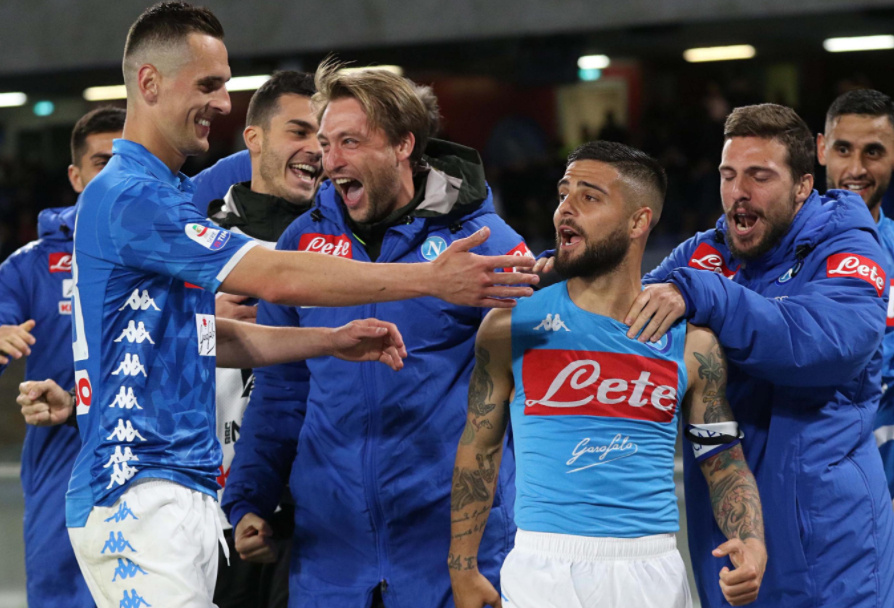 出示黄牌 出示黄牌