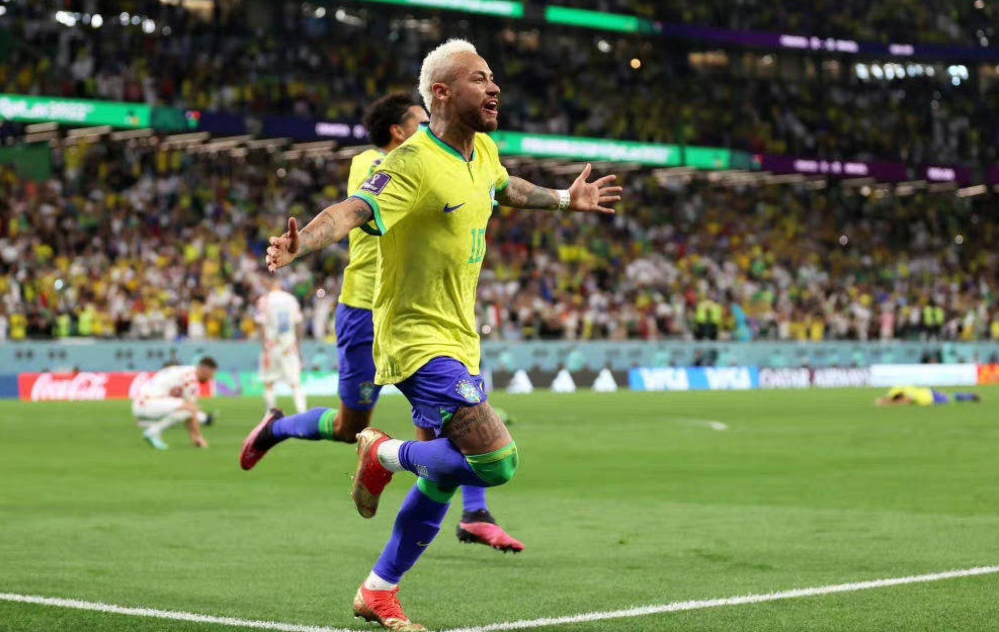 她的出现也 她的出现也