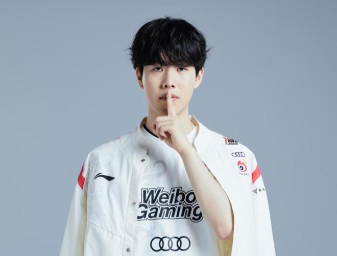 他在球场上 他在球场上